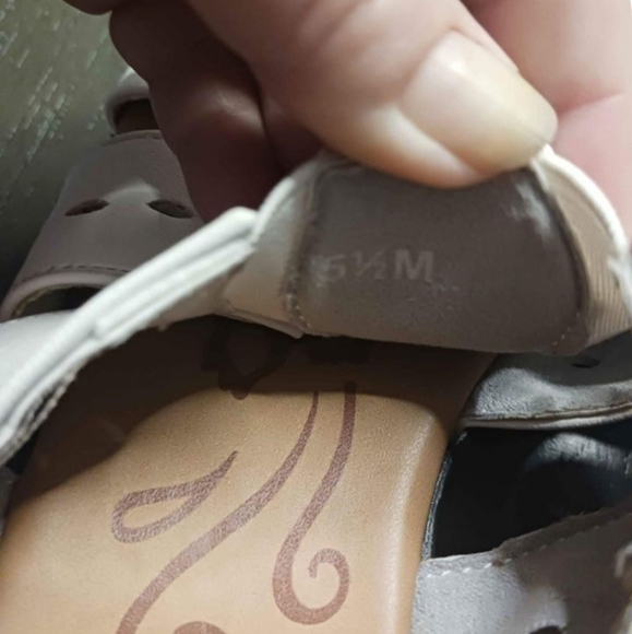 Ladies sandals size 5.5 - Picture 2 of 3